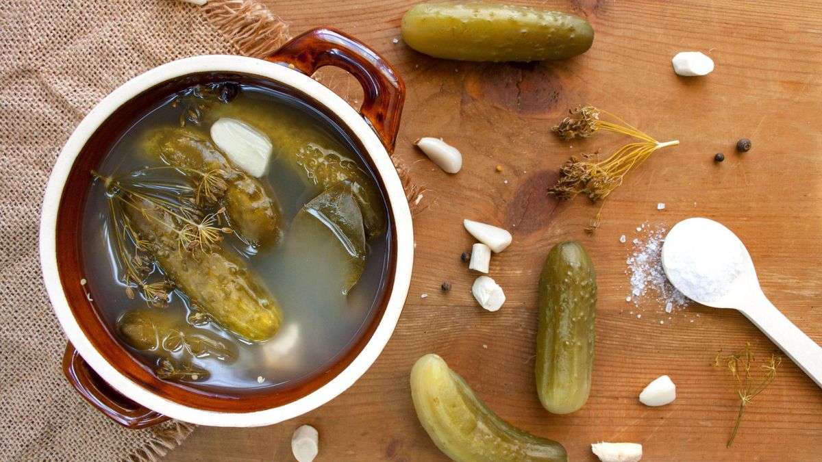 Kiszenie ogórków to bardzo popularna praktyka, która pozwala nadać tym warzywom charakterystyczny smak i zachować wszystkie wartości odżywcze