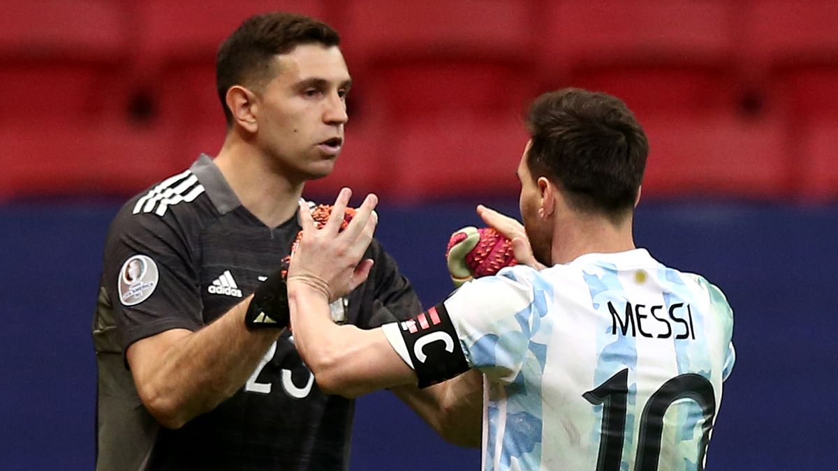 Zdjęcie okładkowe artykułu: Getty Images / MB Media / Na zdjęciu: Emiliano Martinez oraz Lionel Messi