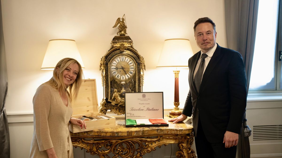 A handout picture made available by the Chigi Palace (Palazzo Chigi) Press Office shows Italian Prime Minister Giorgia Meloni meeting with Tesla and SpaceX CEO Elon Musk (R) at Chigi Palace in Rome, Italy, 15 June 2023. EPA/CHIGI PALACE PRESS OFFICE / HANDOUT +++ IMAGE TO BE USED SOLELY TO ILLUSTRATE NEWS REPORTING OR COMMENTARY ON THE FACTS OR EVENTS DEPICTED IN THIS IMAGE +++ HANDOUT EDITORIAL USE ONLY/NO SALES/NO ARCHIVES Dostawca: PAP/EPA.
