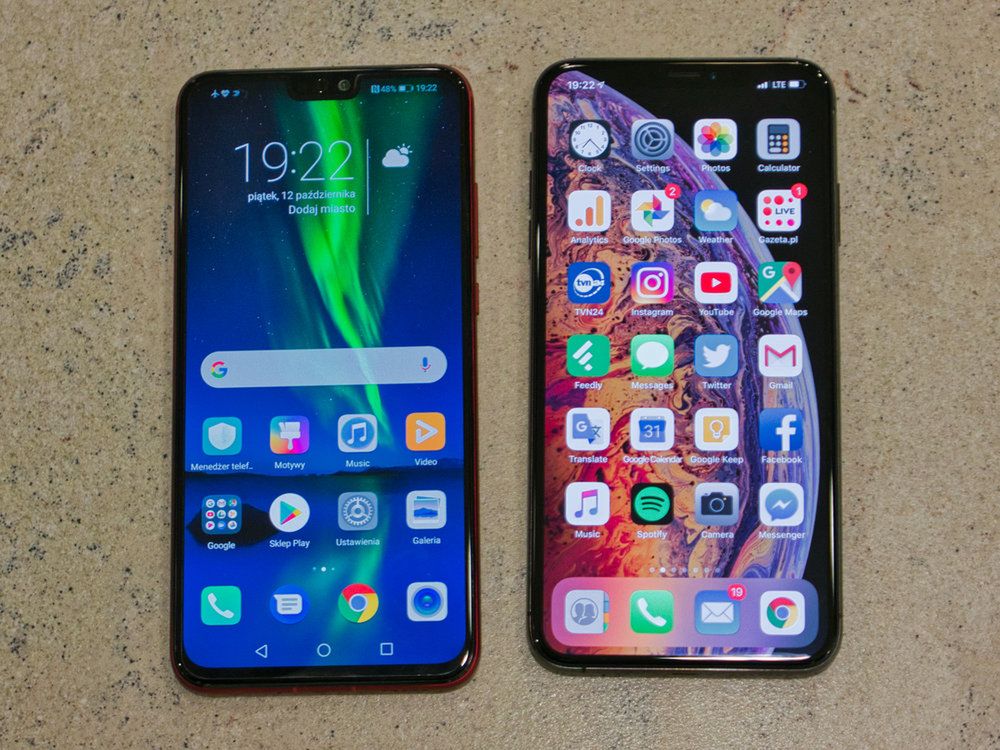 Honor 8X i iPhone XS Max są do sobie bardzo podobne, mimo cenowej przepaści