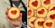 Kruche ciasteczka z serduszkiem dosłownie rozpływają się w ustach