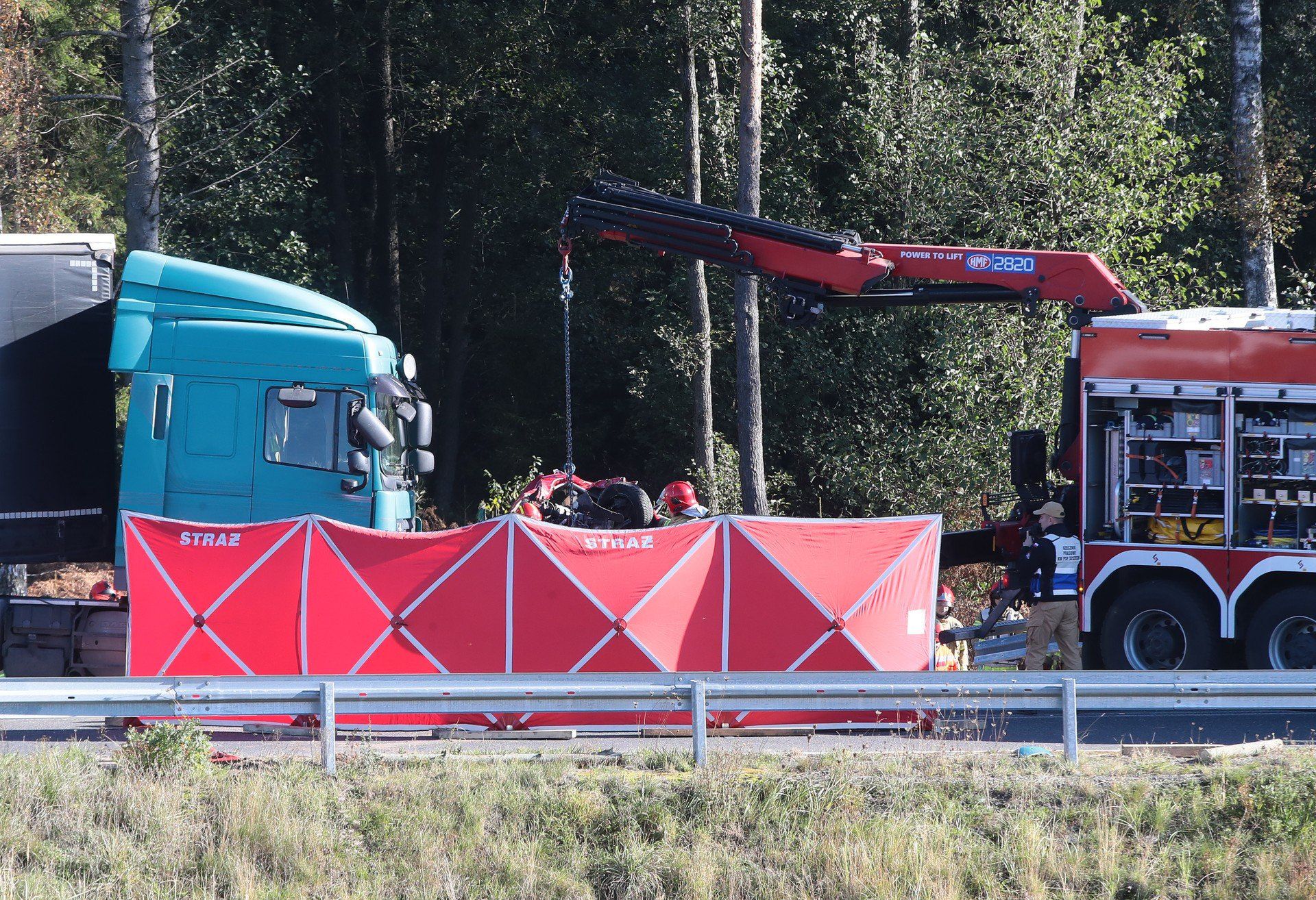 ZACHODNIOPOMORSKIE 20 10 2025 WYPADEK MIEDZY GOLENIOWEM A BABIGOSZCZA SAMOCHOD CIEZAROWY STARANOWAL NAUKE JAZDY JEDNA OSOBA NIE ZYJE FOT, ANDRZEJ SZKOCKI POLSKA PRESS