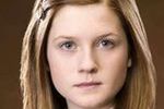 Bonnie Wright w objęciach Jamiego Campbella Bowera