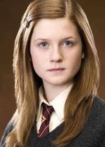 Bonnie Wright w objęciach Jamiego Campbella Bowera