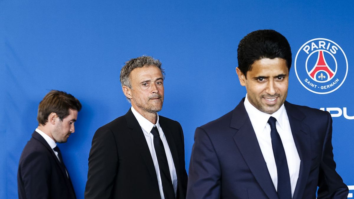 trener Luis Enrique i prezydent Nasser Al-Khelaifi (obaj Paris Saint-Germain)