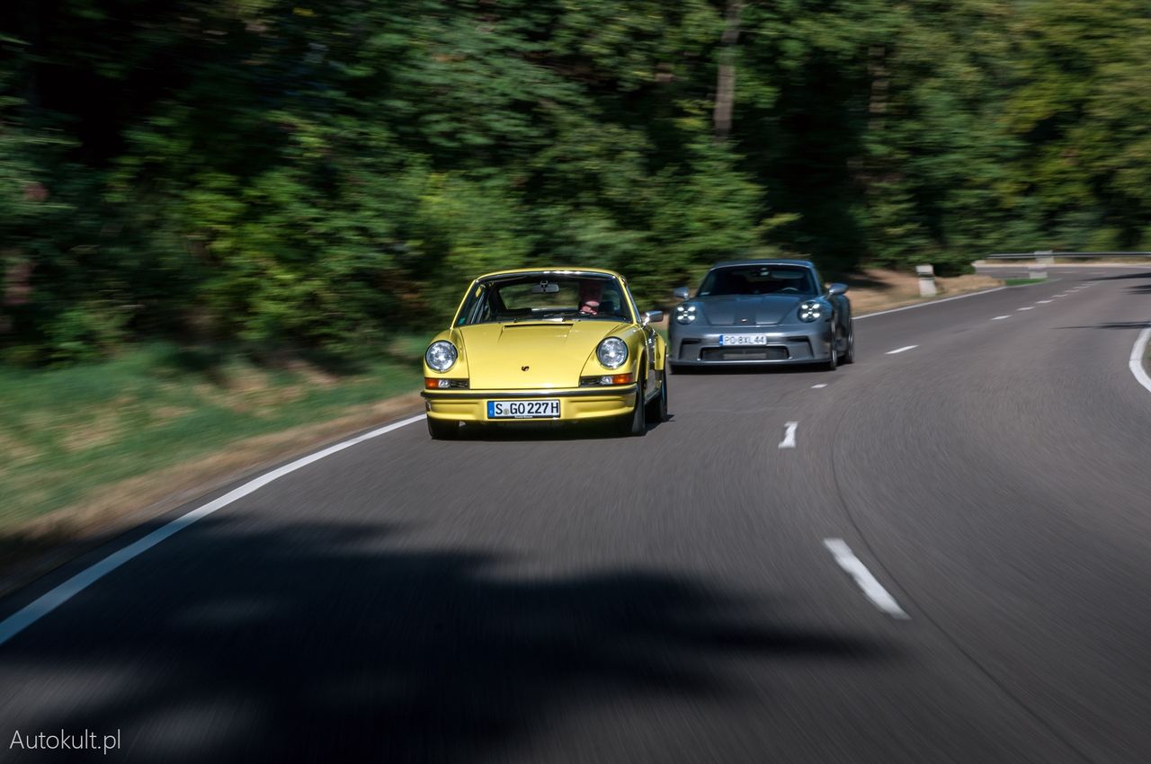 Porsche 911 GT3 Touring vs Porsche 911 Carrera RS 2.7