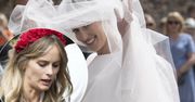 Ślub w brytyjskiej rodzinie królewskiej. Panna młoda miała problem z kreacją. Ale to jej koleżanka skradła show
