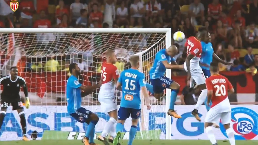 akcja z meczu AS Monaco - Olympique Marsylia, z nr 15 w Monaco Kamil Glik
