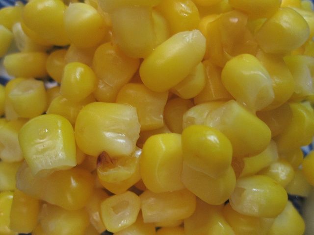 Słodka kremowa kukurydza w puszce