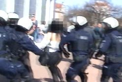 Głogów. Policjant powalił protestującą na chodnik. Kontrowersyjna interwencja