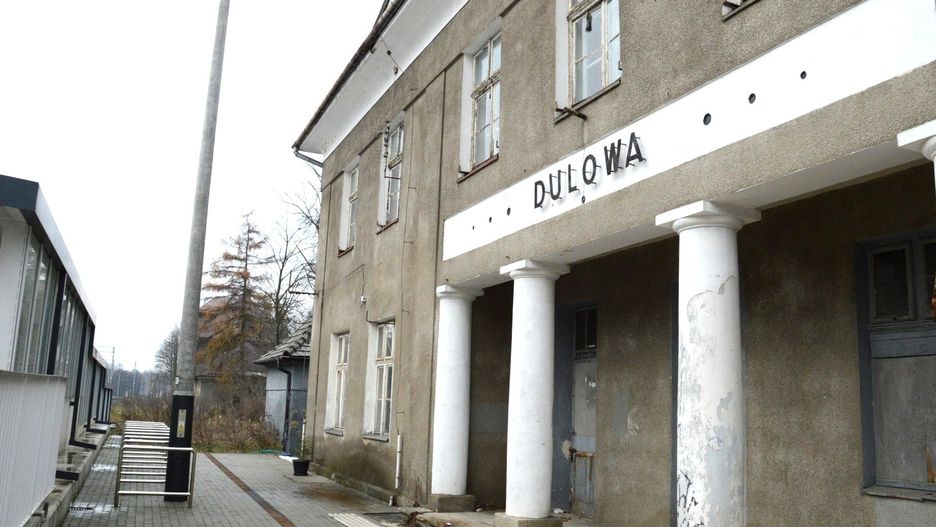 Przy budynku dworca kolejowego w Dulowej powstaje nowy parking, mający pomieścić 25 samochodów
