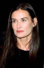 Demi Moore straszy paparazzi