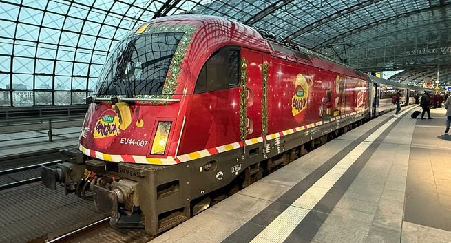 Oranżada Hellena wyrusza w świąteczną trasę pociągiem