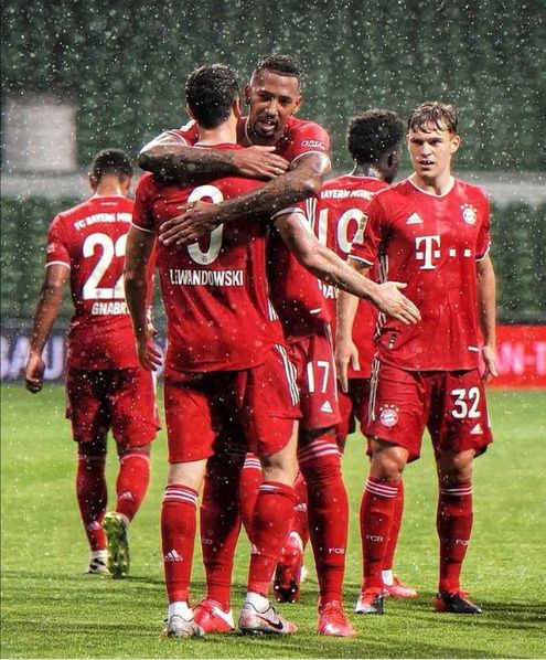 Anna Lewandowska gratuluje Robertowi