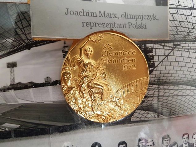 Jedyny złoty medal olimpijski polskiej drużyny piłkarskiej. Monachium 1972. Zdjęcie zrobiono telefonem Samsung Galaxy S7 Edge