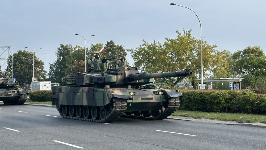 Czołg K2 podczas prób przed defiladą na Święto Wojska Polskiego