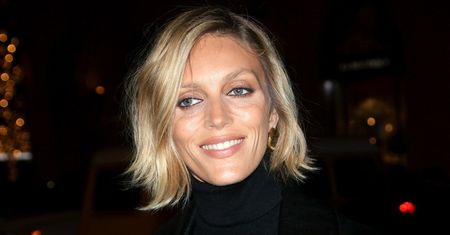 Anja Rubik wierna czerni. Pokazuje, jak nosić ubrania uniseks