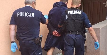 Zaciągnął młodą kobietę do kamienicy i ranił nożem. Nie udało się jej uratować