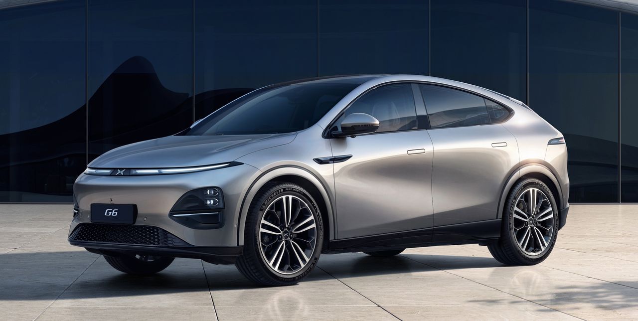 Nie ładuj telefonu w chińskim aucie. Brytyjski sektor obronny ostrzega