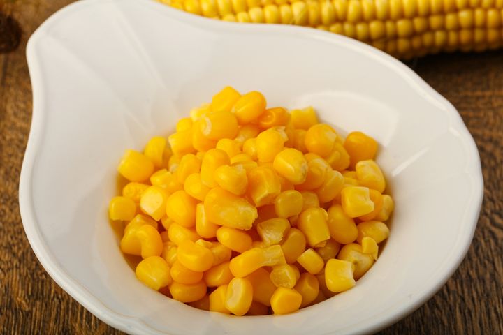 Gotowana mrożona słodka kukurydza (same nasiona) bez dodatku soli, odsączona