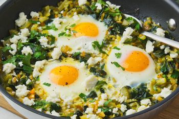 Rano przygotowuję tureckie śniadanie w nowej odsłonie. Już nie wracam do zwykłej jajecznicy