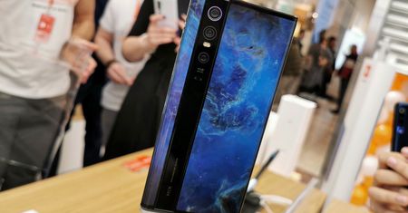 Xiaomi Mi Mix Alpha - jak wygląda z bliska smartfon, który prawie w całości jest wyświetlaczem