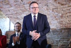 Atak na biuro poselskie. Wulgarne napisy, zniszczony baner