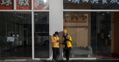 Chiński gigant naftowy wstrzymuje projekty w Rosji. Boi się sankcji