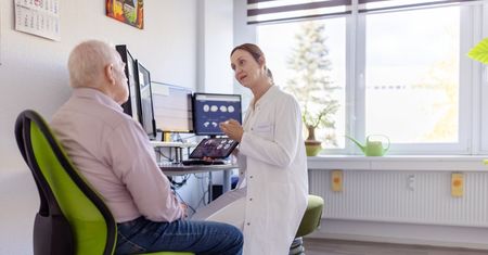 Przełomowe odkrycie uczonych. Prosty test wykryje Alzheimera 20 lat wcześniej
