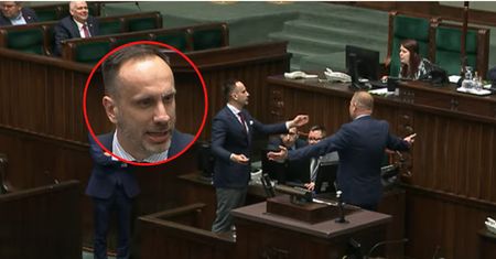 "Janusz, spasiba". Kowalski wściekł się. Uspokajał go Bosak