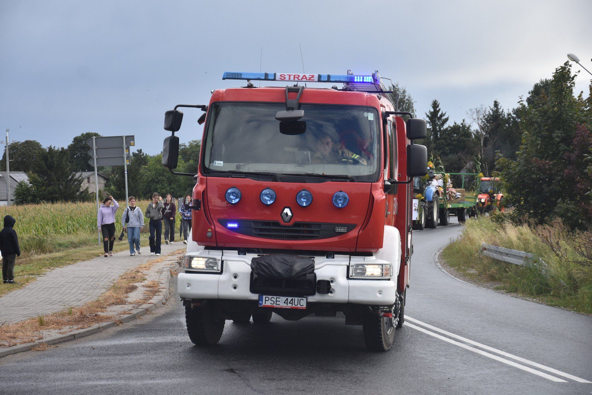 Dożynki parafialno-sołeckie w Żabnie. Podziękowano za tegoroczne plony i podzielono dożynkowy chleb [zdjęcia]