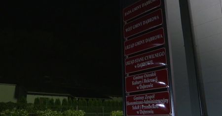 Dokładnie o północy zgasły światła w Dąbrowie. Gmina oszczędza z uwagi na ogromne ceny prądu