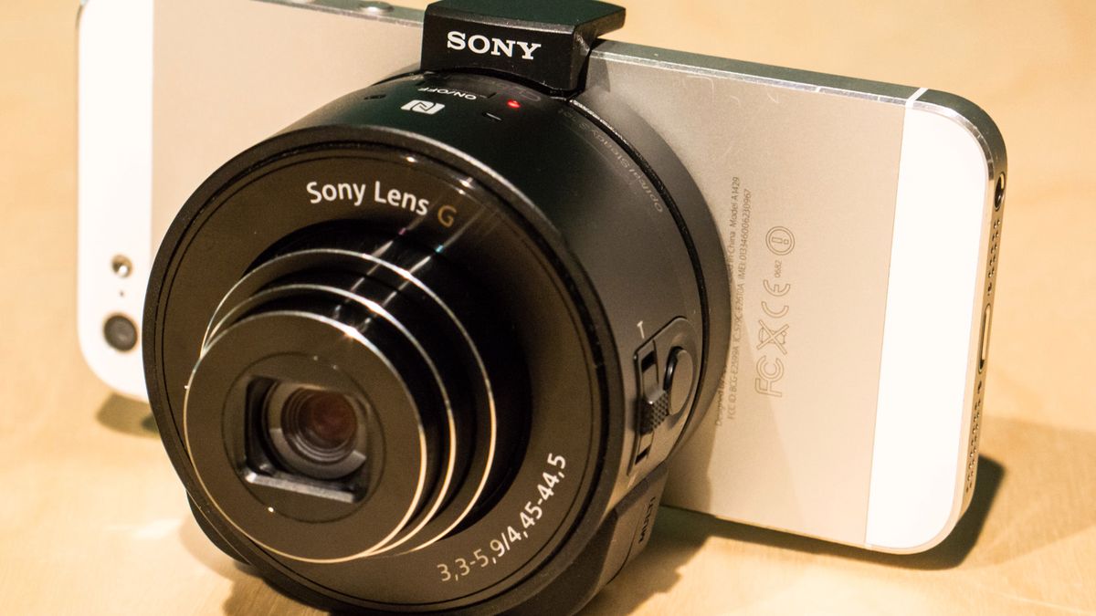 Hit czy kit? “Doklejany” obiektyw Sony do smartfonów 1
