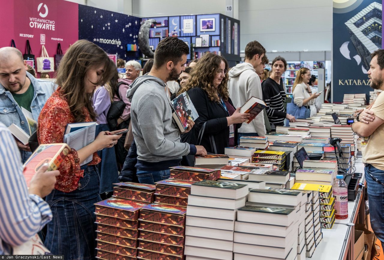 Król jest tylko jeden. Polacy rzucają się na jego książki
