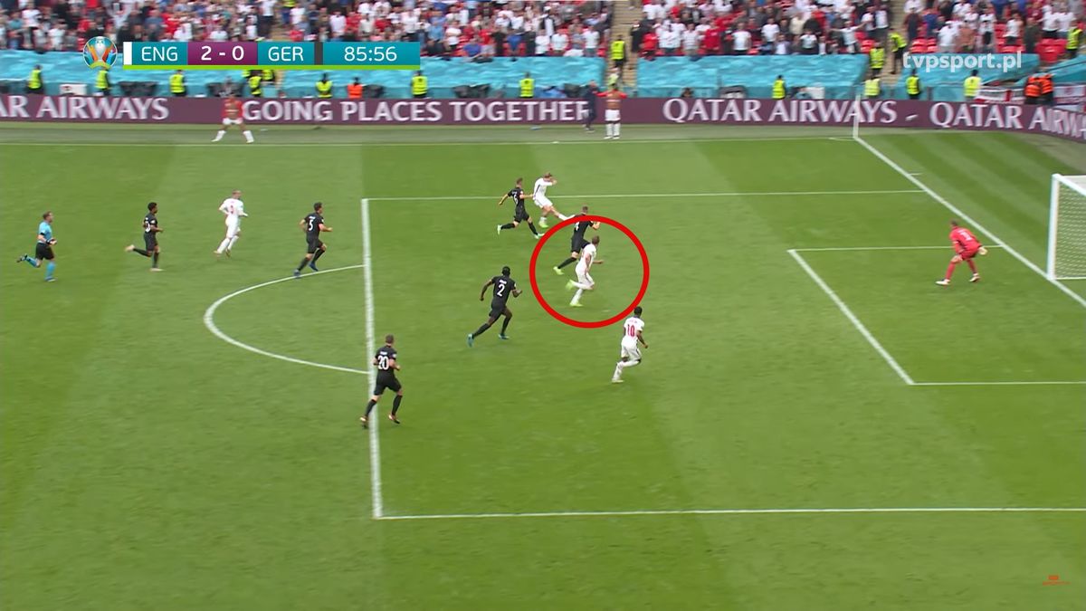 Kadr z meczu Anglia - Niemcy Kilka chwil przed bramką Harry'ego Kane'a