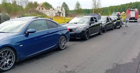 Nietypowy wypadek pod Toruniem. Cztery BMW zderzyły się na drodze