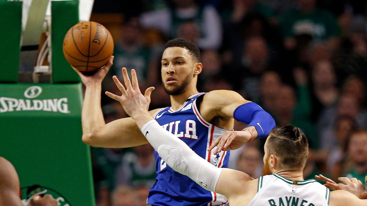 Zdjęcie okładkowe artykułu: PAP/EPA / CJ GUNTHER / Na zdjęciu: Ben Simmons (z lewej)