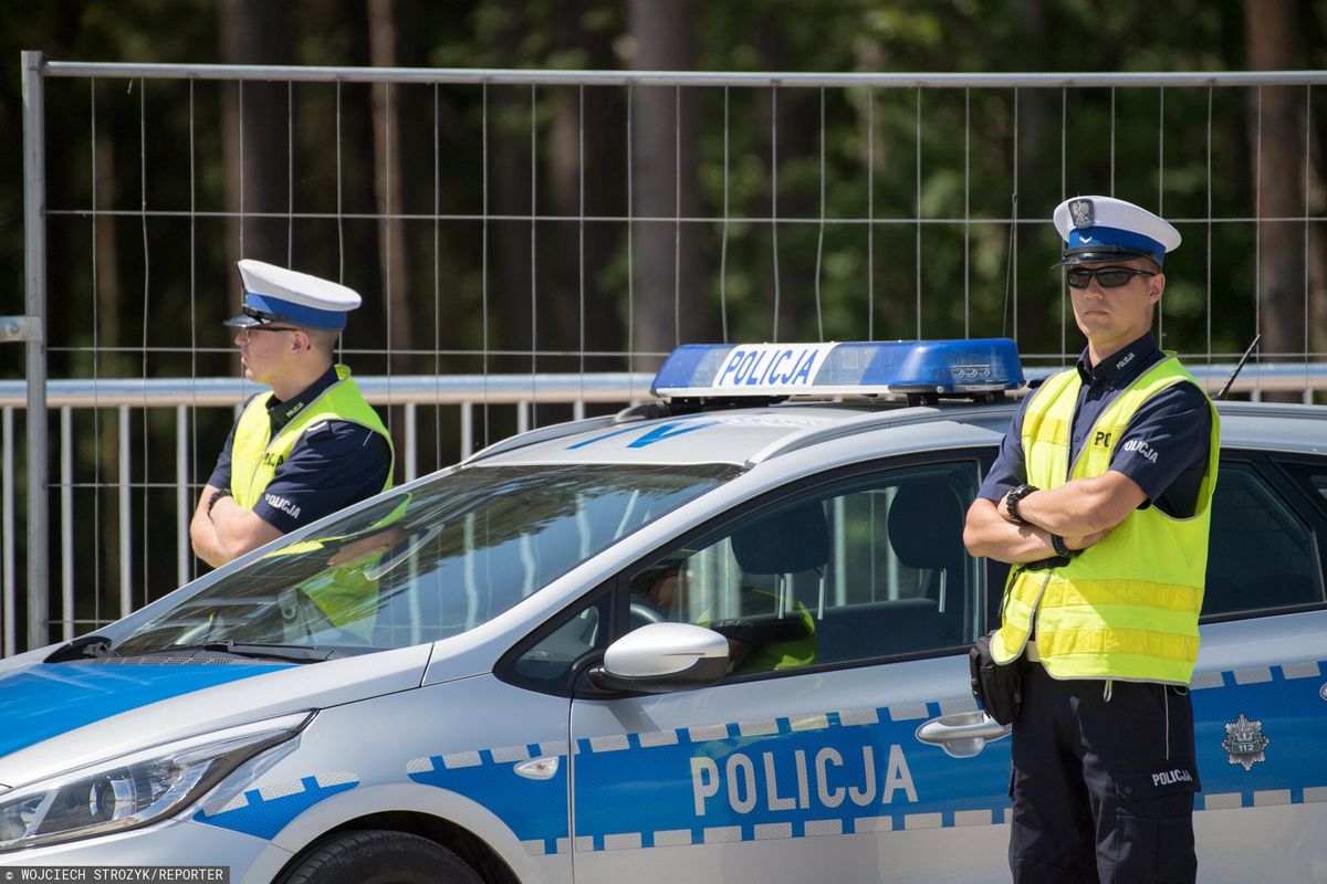 Policja bada sprawę poniszczonych aut na warszawskiej Białołęce 