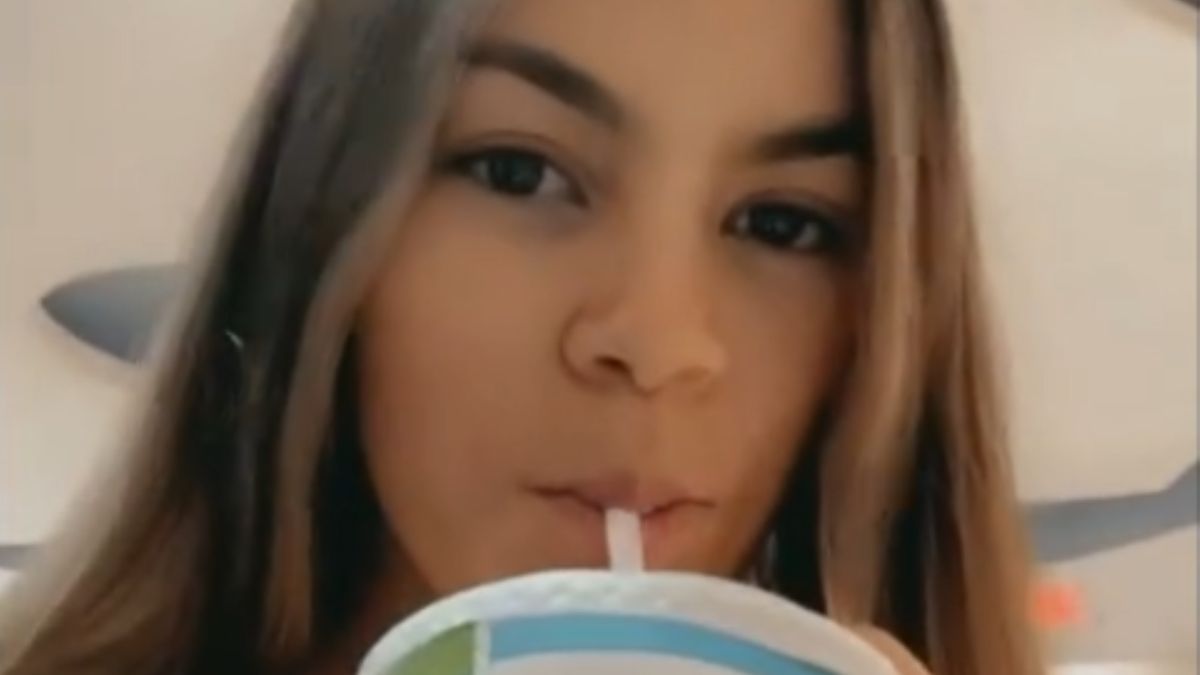 TikTokerka pokazuje jak przemycić alkohol na pokład samolotu 