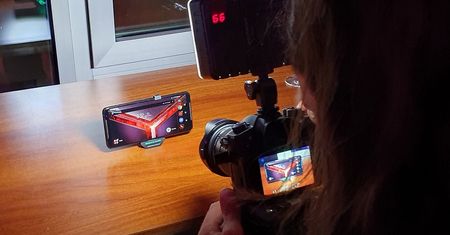 ASUS chwali się supersmartfonem dla graczy - przyglądamy mu się z bliska