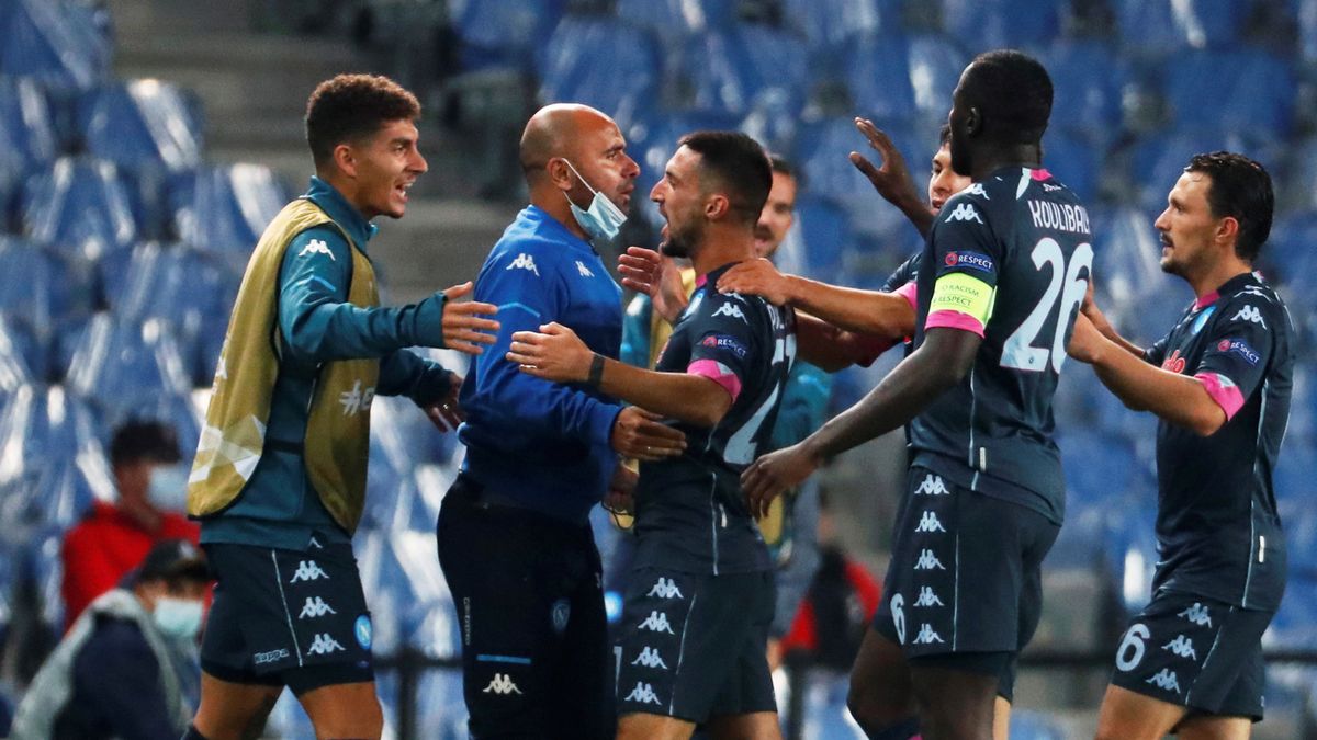 PAP/EPA / Javier Etxezarreta / Na zdjęciu: piłkarze SSC Napoli