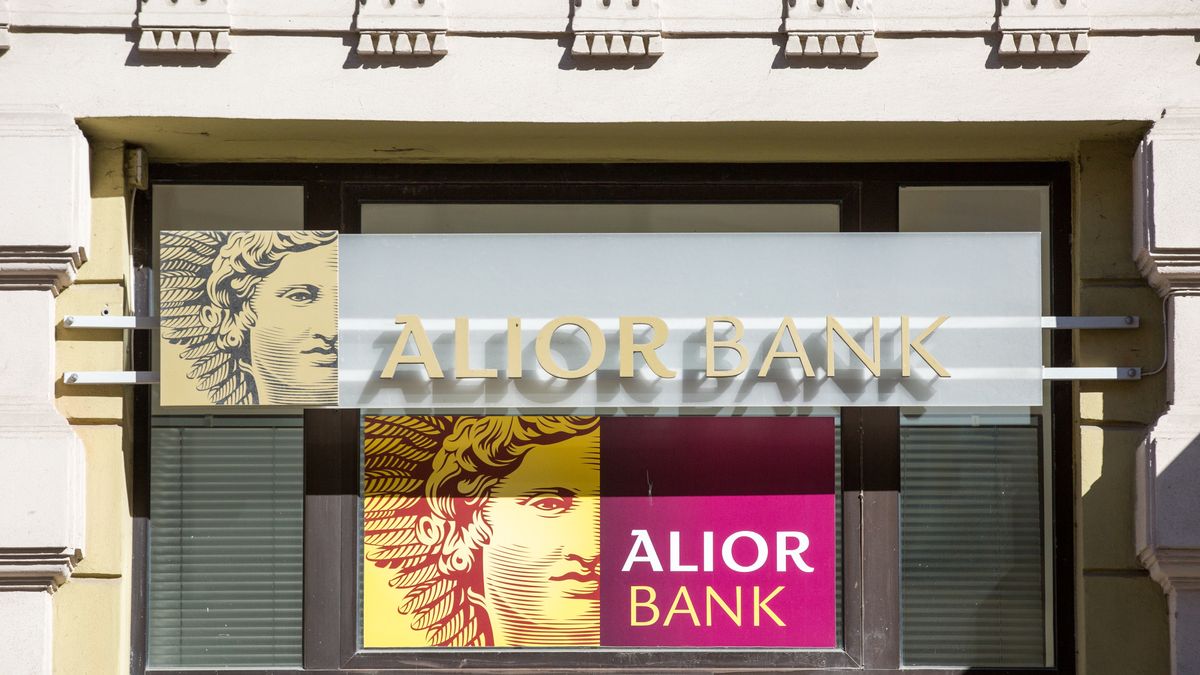 A large universal bank, Alior Bank logo seen at one of their
LUBLIN, POLAND - 2020/04/17: A large universal bank, Alior Bank logo seen at one of their bank branches. (Photo by Karol Serewis/SOPA Images/LightRocket via Getty Images)
SOPA Images
brand, company, alior bank, bank, branch, bestof, topix