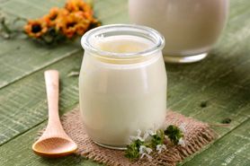 Jogurt waniliowy lub cytrynowy bez zawartości tłuszczu, z dodatkiem niskokalorycznego słodzika