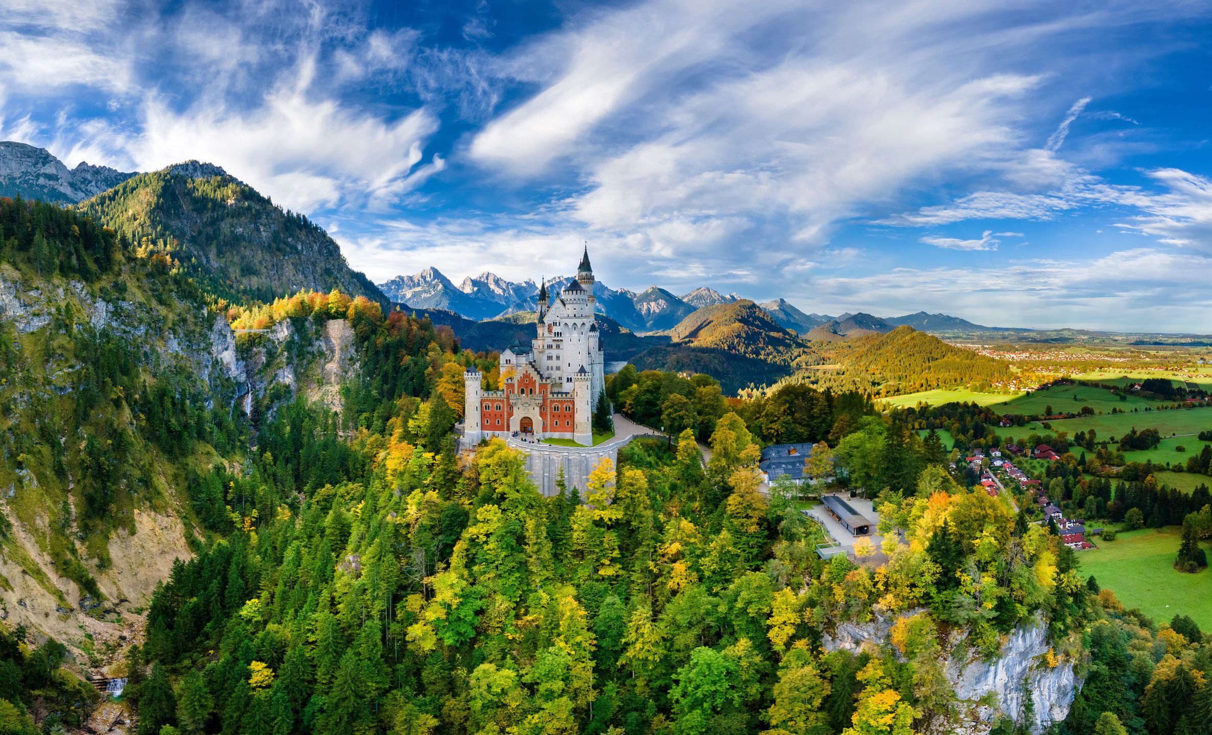 Neuschwanstein przyciąga tłumy turystów