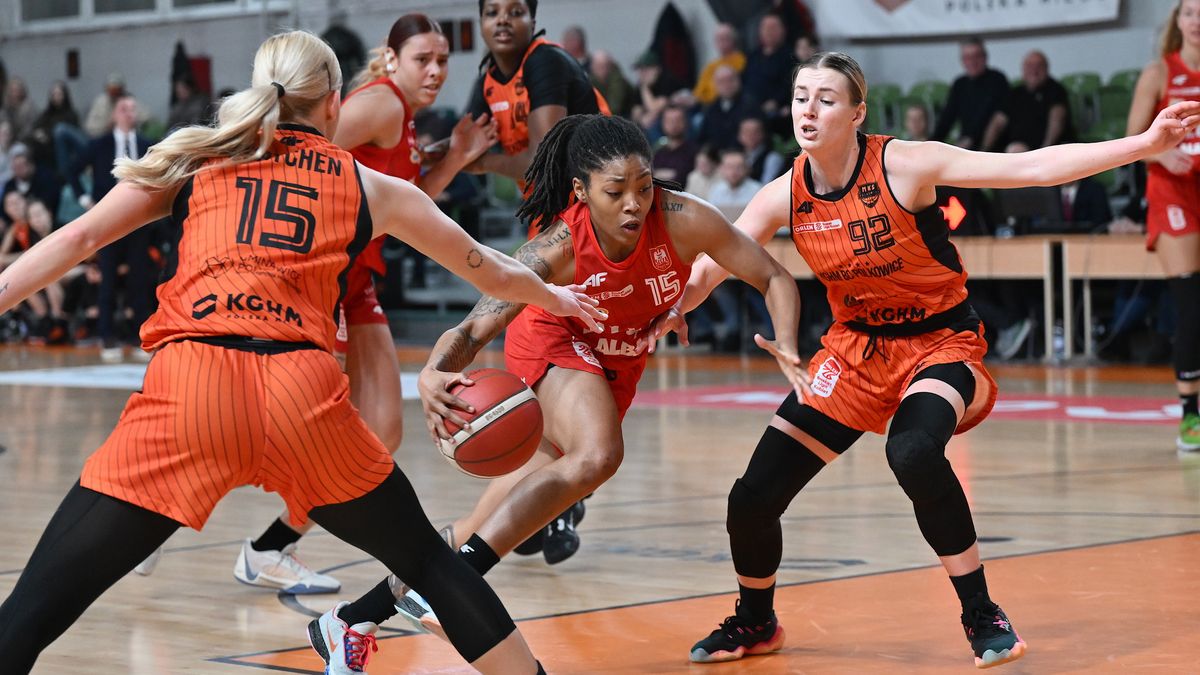 PAP / Maciej Kulczyński / Angel Baker w akcji