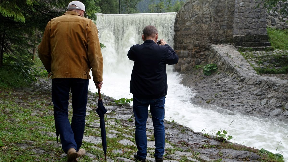 Wezbrane potoki mogą spowodować wiele szkód, więc trzeba je regulować - przekonują Wody Polskie. Inaczej to widza ekolodzy 