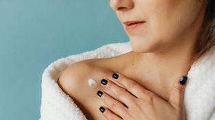 Skinifikacja, humektanty i surfaktanty. Jeśli nie znasz tych pojęć, twoja pielęgnacja jest przestarzała