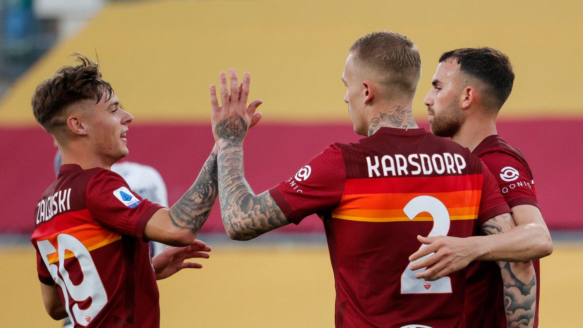 PAP/EPA / GIUSEPPE LAMI / Na zdjęciu od lewej: Nicola Zalewski