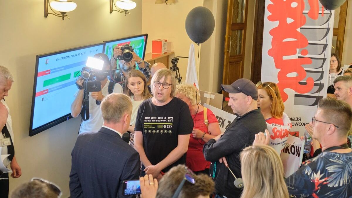 Pracownicy MOPR weszli na sesję rady miasta