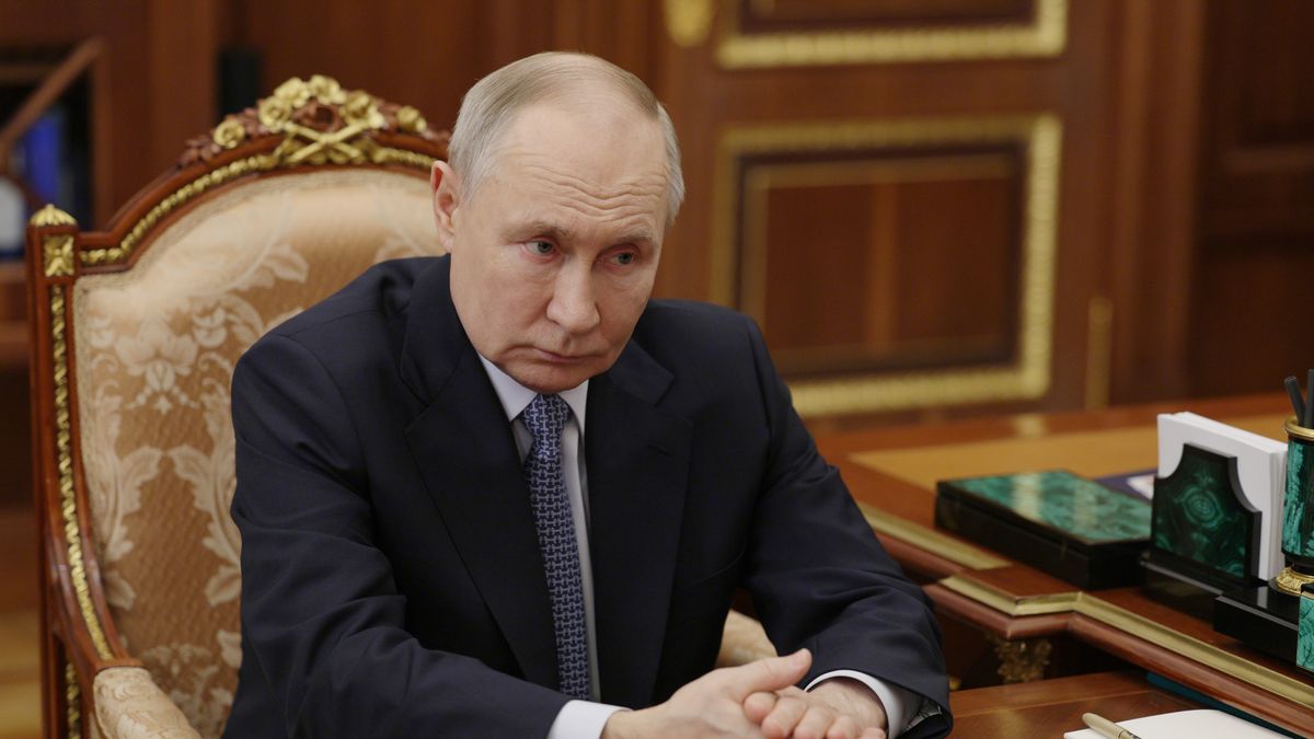 Russian President Vladimir Putin meets ASI Director General Svetlana Chupsheva
epa12020750 Russian President Vladimir Putin (L) meets with the director general of the Agency for Strategic Initiatives (ASI) at the Kremlin in Moscow, Russia, 09 April 2025.  EPA/VYACHESLAV PROKOFYEV/SPUTNIK/KREMLIN POOL MANDATORY CREDIT 
Dostawca: PAP/EPA.
VYACHESLAV PROKOFYEV/SPUTNIK/KREMLIN POOL
meeting, politician